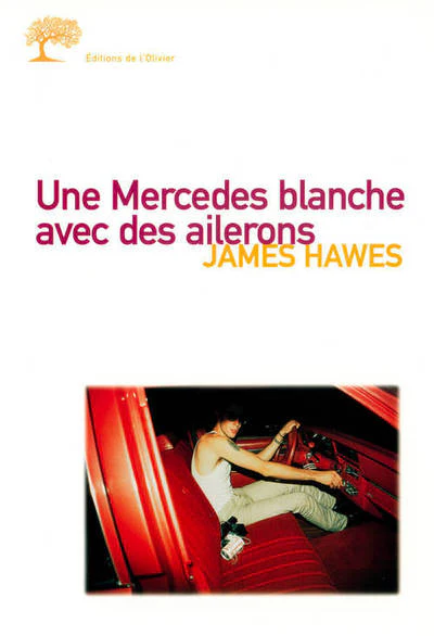 Une Mercedes blanche avec des ailerons - Image 4